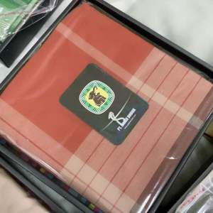Kain pelikat gajah duduk ragam motif