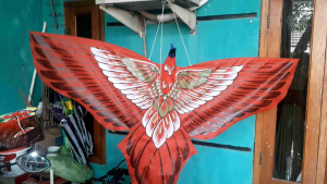 layang layang parasut burung elang