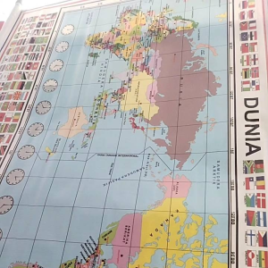 Peta Dunia Gulung: Pilihan Terbaik untuk Pelajaran Geografi, Referensi, dan Perjalanan