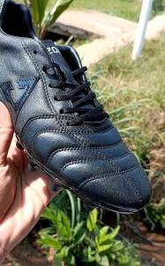 Aozora Promo sepatu bola terbaru aozora lugga fullblack nyaman dipakai bahan kulit 100 %