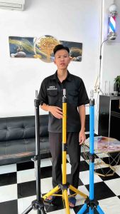 Chân canh tập cắt tóc chân gắn đầu manocanh chất liệu thép không gĩ có ba màu màu xanh đen vàng