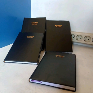 Buku Agenda Warna Hitam: Organisasi Kerja yang Efektif