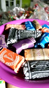 DODOL BUAH ANEKA RASA TERBAIK 1 kg  OLEH OLEH KHAS GARUT VIRAL DODOL KERTAS WARNA WARNI