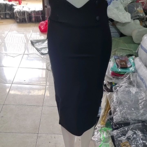 des rok midi hitam 6855