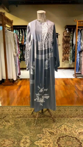 Faya Dress Busui by Dian Pelangi: Busana Muslim Baju Maxi Gamis Abaya Kaftan Gaun Outfit Busui Pesta Pernikahan Kondangan Lebaran Casual Formal Wanita Cantik Anggun Modis Modern Elegan Mewah Model Korea Terbaru Motif Batik Abstrak Kekinian