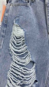 กางเกงยีนส์ทรงกระบอกใหญ่ สีเฟสอ่อนๆแต่งงขาดๆเซอร์ๆ 6471