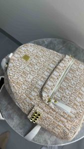 Balo thời trang di học hoạ tiết chữ màu cam QC size 32x38