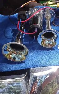 แตรลมไฟฟ้า 2 ปาก สีเงิน 12V อุปกรณ์ครบ พร้อมรีเลย์ ไม่ต้องใช้ถังลม สินค้าขาย