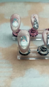 เล็บปลอมลายคลริสมาส สีลูกแก้ว มีกาวตะใบแถมให้