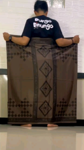 Sarung Batik: Desain Klasik & Aksesoris Batik Pria