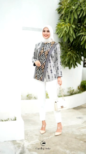 blus atasan tenun wanita terbaru