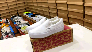 Sepatu Pria & Wanita Full White: Desain Modern & Nyaman