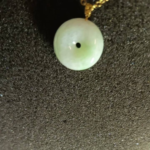 平安扣Jadeite Apple Green Donut 16.9mm Natural Jadeite Pendant 18K Gold Clasp