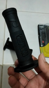 variasi handgrip sarung tangan motor protaper hitam buat semua motor seperti beat aerox vario nmax satria fu dll universal