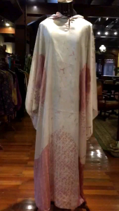 Dahlia Dress Hoodie by Dian Pelangi LIMITED EDITION Busana Muslim Baju Maxi Gamis Abaya Kaftan Gaun Outfit Casual Formal Pesta Kondangan Pernikahan Wanita Hijaber Cantik Anggun Modis Modern Elegan Mewah Model Korea Terbaru Motif Batik Abstrak Kekinian