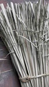 Chổi cọ quét sân - Chổi lá cọ già bền bện tay rất chắc chắn