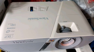 Máy chiếu viewsonic pjd5255 hd full hd mới 94%