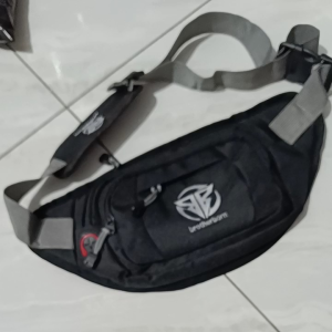Tas Selempang Pinggang Pria Brotherborn: Aksesoris Multifungsi & Desain Ergonomis