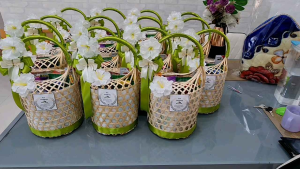 กระเป๋าเสื้อสังฆทานถวายพระ หูหิ้ว ขนาด 6นิ้ว พร้อมของใช้ถวายพระ