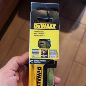 Dewalt 9 in. Magnetic Level