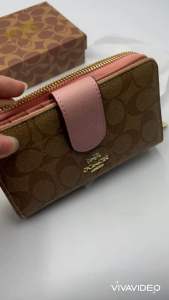 กระเป๋าสตางค์ ใบกลางขนาด6นิวทูอินวันรุ่นขายดีมากมีช่องใส่บาตรช่องใส่แบงค์ได้มีช่องซิปใช้งานมีอุปกรณ์ครบพร้อมกล่อง