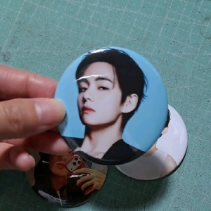 [FANMADE] New Bangtan V Button Pin Set Can Badge Keyring Pocket Mirror Kim Taehyung Concert Freebie Arirang
