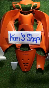 ชุดสี125Rหน้าแหลมเบ้ากุญแจกลมสีส้มท้ายบอร์นชิ้นงานสนิทเปลือกงานABS มี12ชิ้น