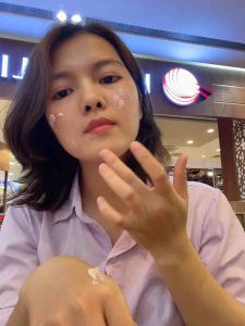 KEM CHỐNG NẮNG NÂNG TONE DƯỠNG ẨM - hàng CHÍNH HÃNG - SPF 50+ PA++++ cho da thường da khô