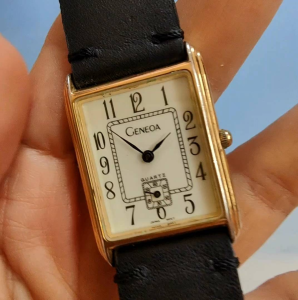 นาฬิกาญี่ปุ่นมือสอง ทรง tank 2เข็มครึ่ง สภาพยังสวย กระจกยังใส ระบบควอตซ์ ใส่ได้ทั้งชายหญิง สายหนังใหม่ ทรงสวยคลาสสิค