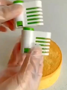alat bantu potong kue / cake slicer
