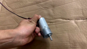 Mô tơ giảm tốc 12v 60rpm sài tốt 1 răng nhựa. Giá 1 cái