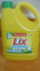 Nước rửa chén LIX Vitamin E Hương Chanh 🍋 Siêu đậm đặc (can 14kg) Sạch bóng ngát hương chanh tăng cường bảo vệ Da tay hàng Việt Nam chất lượng cao do người tiêu dùng bình chọn Sản phẩm Tẩy sạch các vết dầu mỡ mềm mại với da tay...SP của CT BG LIX.