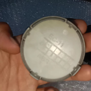 Tutup Roda Dop Velg Mobil Diameter 6 CM: As roda tengah motif polos warna hitam