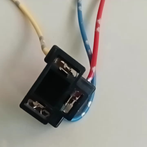SOCKET BOHLAM H-4 ATAU SOKET LAMPU HALOGEN