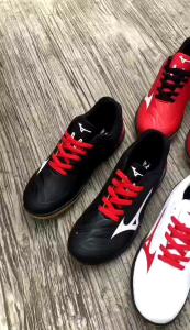 Sepatu Olahraga Pria: Sepatu Badminton Mizuno & Wave Claw