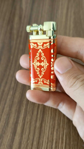 🔥 Bật lửa gas đá đầu búa chất liệu kim loại cầm đầm tay lửa xéo Full box tặng kèm đá lửa