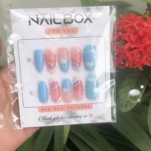 Nail BOX Cầu Vồng thiết kế theo size riêng từng khách( khách ib chọn form kiểu móng)