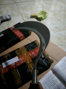 arit rumput dan ranting special buat rumput dan juga ranting garapan pande tradisional Madura dijamin tajam sampai kecil dan ukuran jumbo