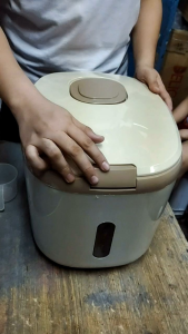 12kg Rice Box Dispenser with Measuring Cup – Insect and Moisture Proof Food Storage