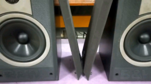 Cặp loa bookshelf B&W DM600i made in England còn rất đẹp zin nguyên bản.