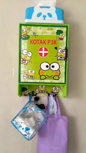 Rak penyimpanan obat/ kotak P3K kayu besar