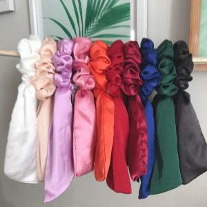 Dây buộc tóc nơ Scrunchie 100% handmade vải lụa mềm mịn màu trắng kem đen