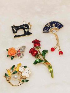 95sk Elegant Rose Butterfly Leaf Brooch | Vintage Sewing Machine Fan Brooch | Tudung Pin Wanita
