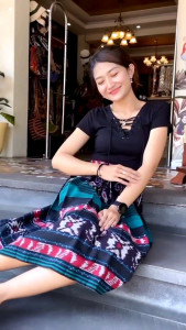 Rok tenun pendek model payung