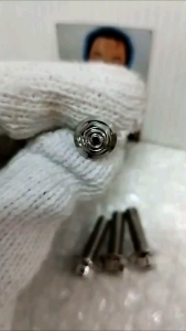 อารัตน์นอตซิ่ง น็อตยึดประกับแฮนด์ pcx สแตนเลส หัวเหลี่ยมกลึงลายก้นหอย ขัดเงา ราคาต่อ 1ชุด 1ชุดมี 4ตัว