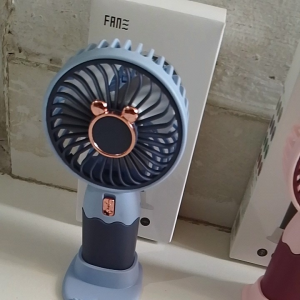 Kipas Mini Cas: Desain Ergonomis & Hemat Energi