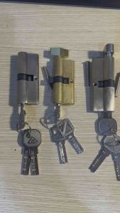 ruột khóa lõi khóa tay gạt thay thế