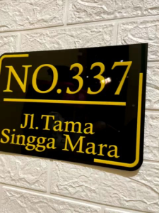 Dekorasi Rumah Cantik dengan Nomor Rumah Elegan Akrilik