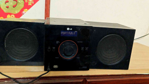 Dàn âm thanh Micro Hifi LG XB12 A0U- nhỏ mà hay : chạy aux và radio. hàng cũ thanh lý