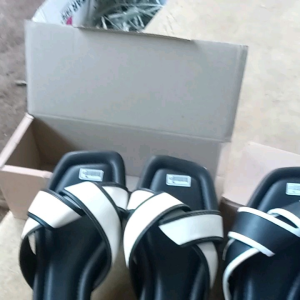 Sandal Elsa Wanita: Pilihan Terbaik untuk Sandal Wanita Kekinian